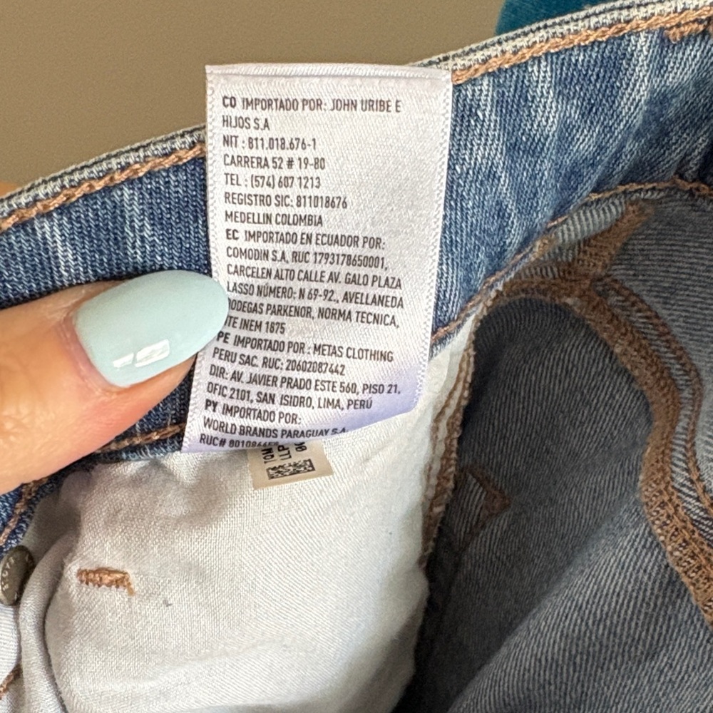 American Eagle Outfitters Light Blue Distressed Ripped Jeans - Picture 5 of 5